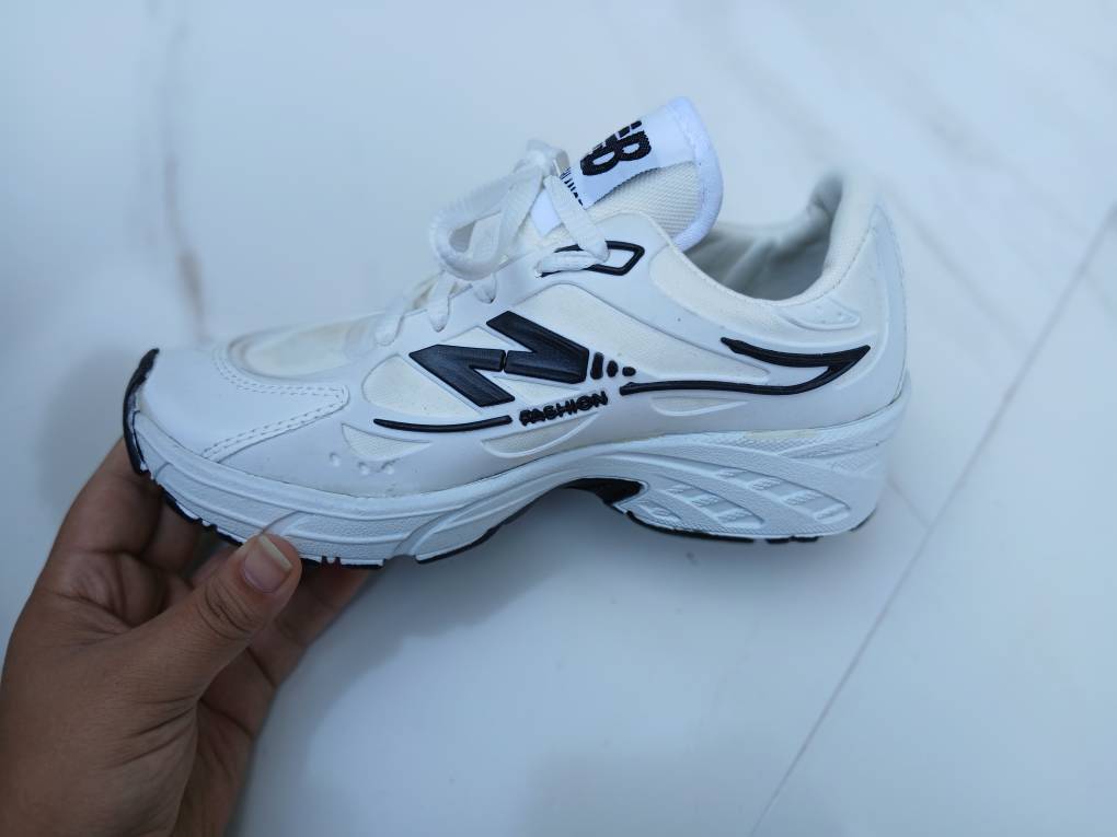 کتونی زنانه نیوبالانس (new balance) سفید مشکی